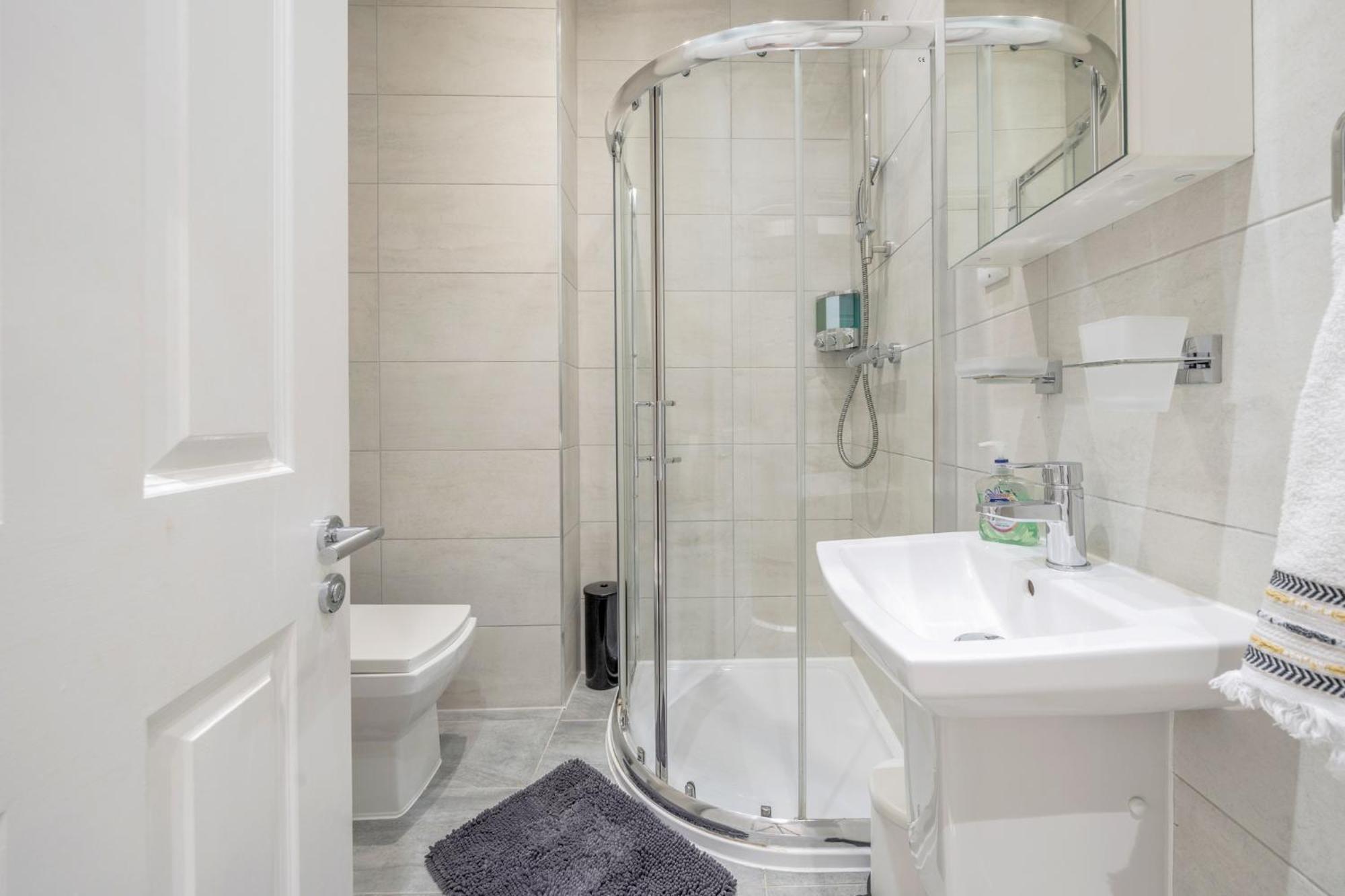 Bright & Modern 2-Bed Notting Hill Apartment ロンドン エクステリア 写真