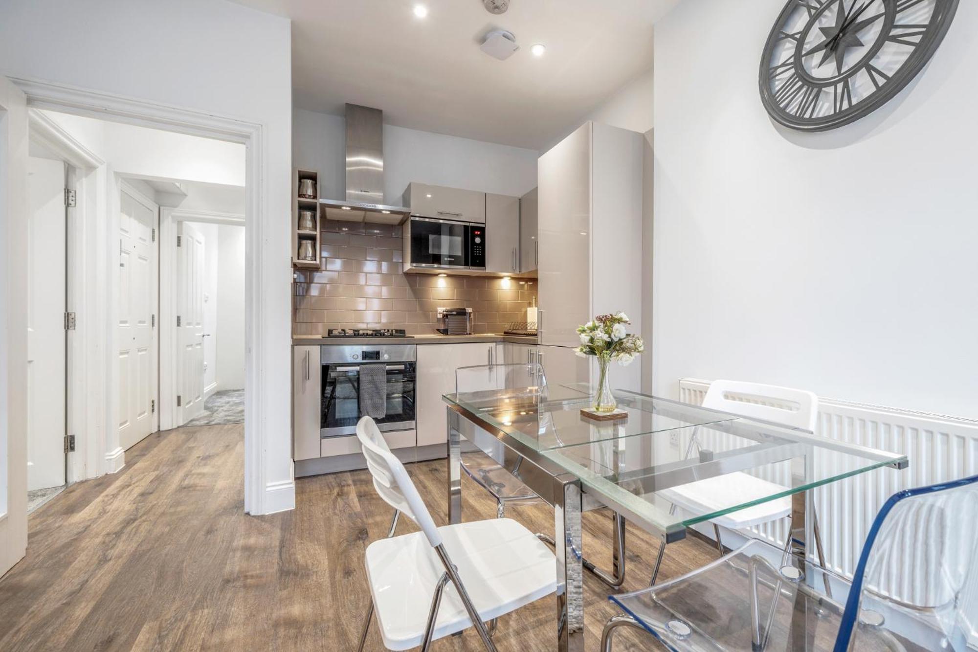 Bright & Modern 2-Bed Notting Hill Apartment ロンドン エクステリア 写真