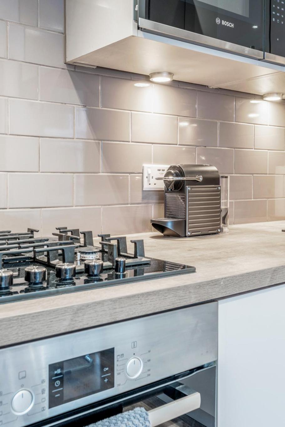 Bright & Modern 2-Bed Notting Hill Apartment ロンドン エクステリア 写真
