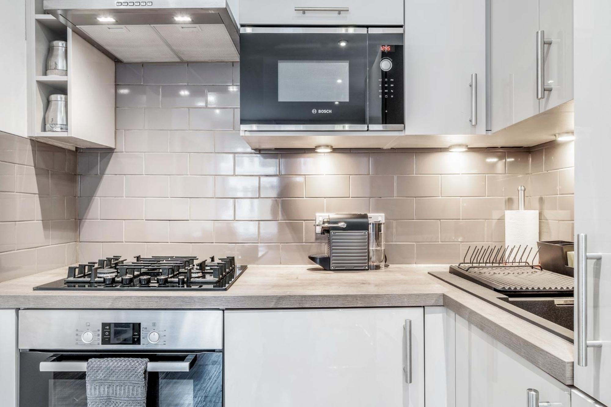 Bright & Modern 2-Bed Notting Hill Apartment ロンドン エクステリア 写真