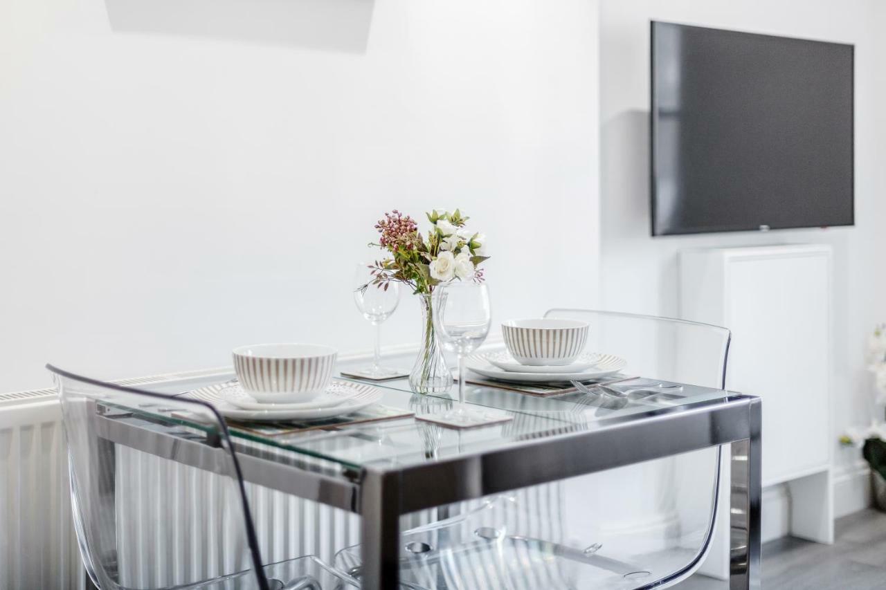 Bright & Modern 2-Bed Notting Hill Apartment ロンドン エクステリア 写真