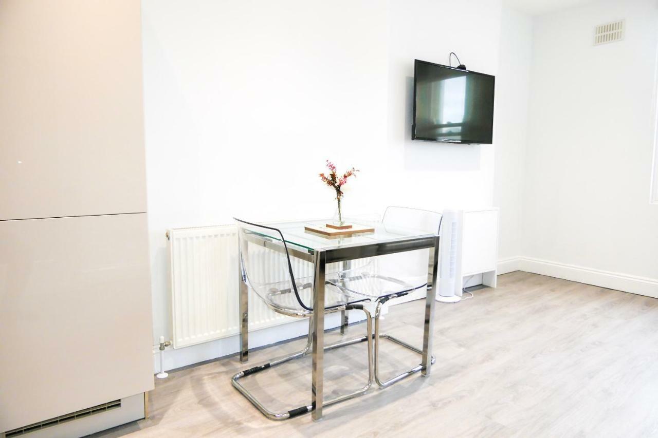 Bright & Modern 2-Bed Notting Hill Apartment ロンドン エクステリア 写真