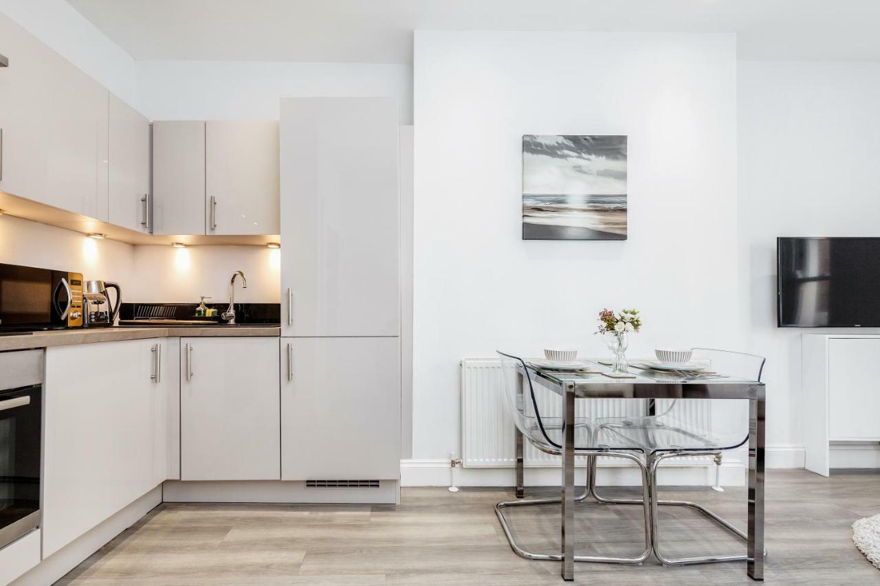 Bright & Modern 2-Bed Notting Hill Apartment ロンドン エクステリア 写真