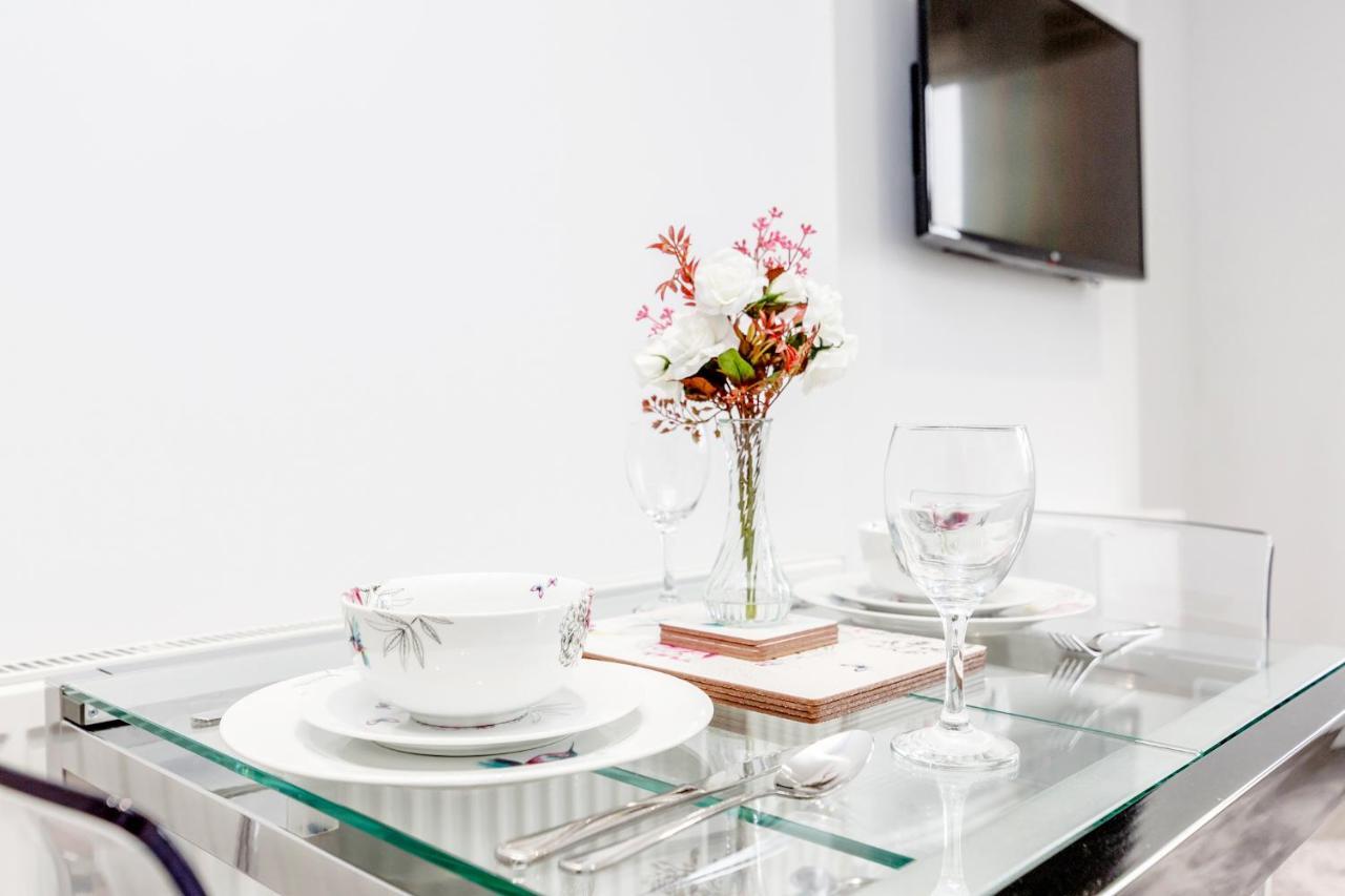 Bright & Modern 2-Bed Notting Hill Apartment ロンドン エクステリア 写真