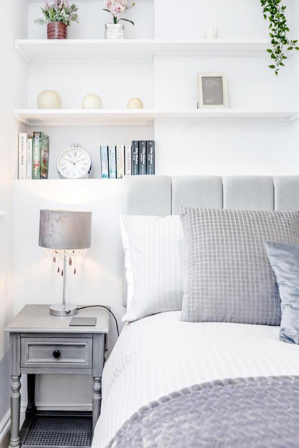 Bright & Modern 2-Bed Notting Hill Apartment ロンドン エクステリア 写真