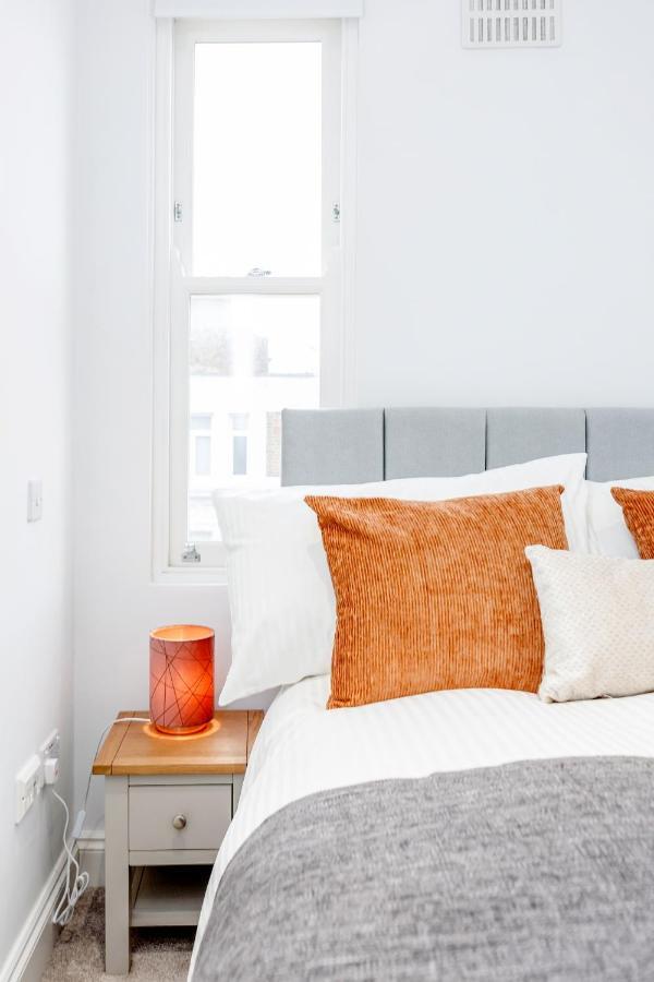 Bright & Modern 2-Bed Notting Hill Apartment ロンドン エクステリア 写真